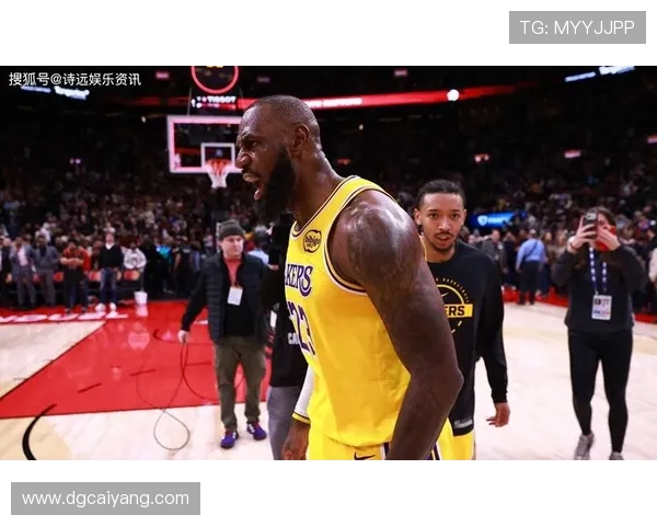 詹姆斯再创里程碑率湖人逆转取胜年轻核心表现成全场焦点
